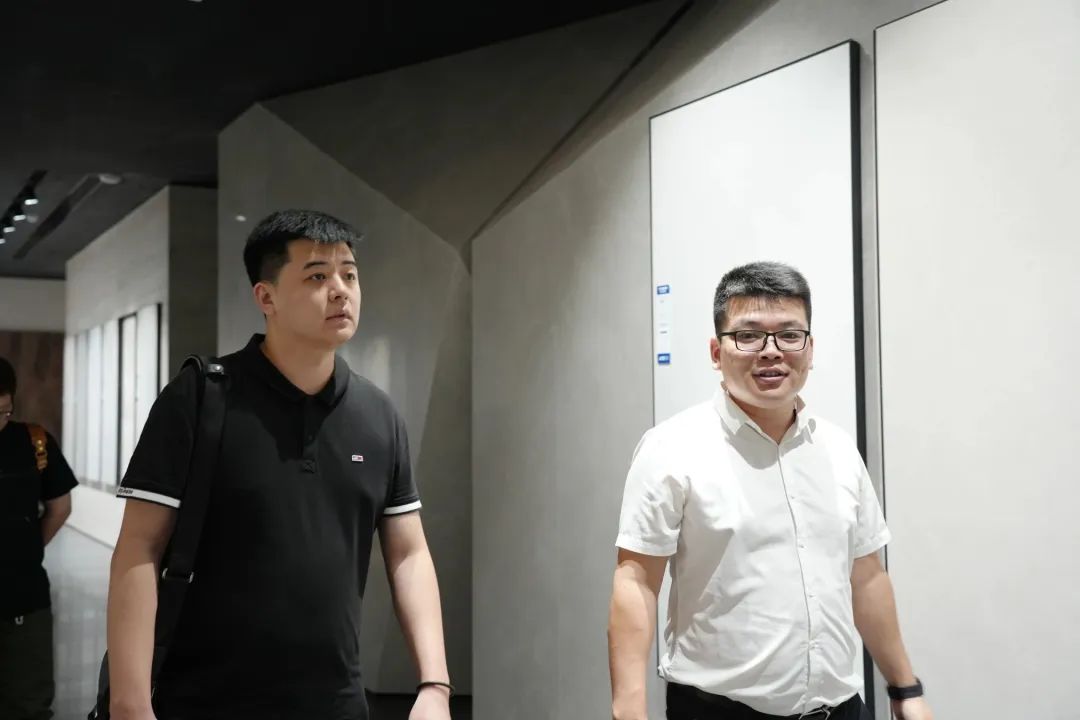 共筑美好丨海南省發(fā)展控股有限公司領導蒞臨大將軍瓷磚參觀考察(圖3)