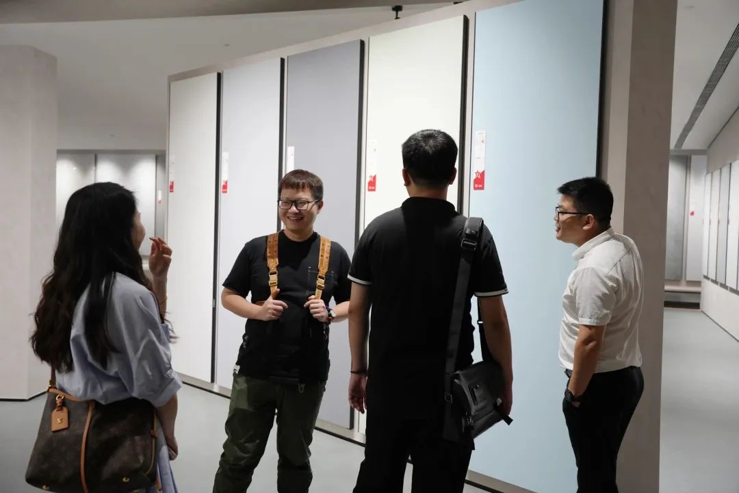共筑美好丨海南省發(fā)展控股有限公司領導蒞臨大將軍瓷磚參觀考察(圖6)